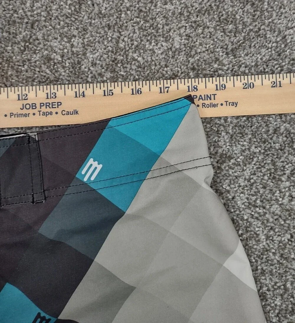 brody board shorts*